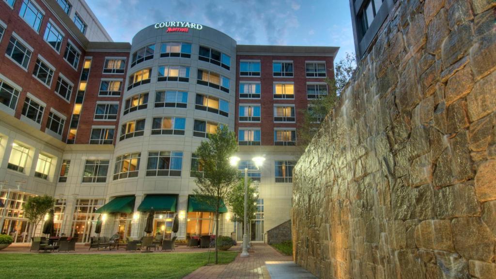 Courtyard Greenville Downtown Main image 1